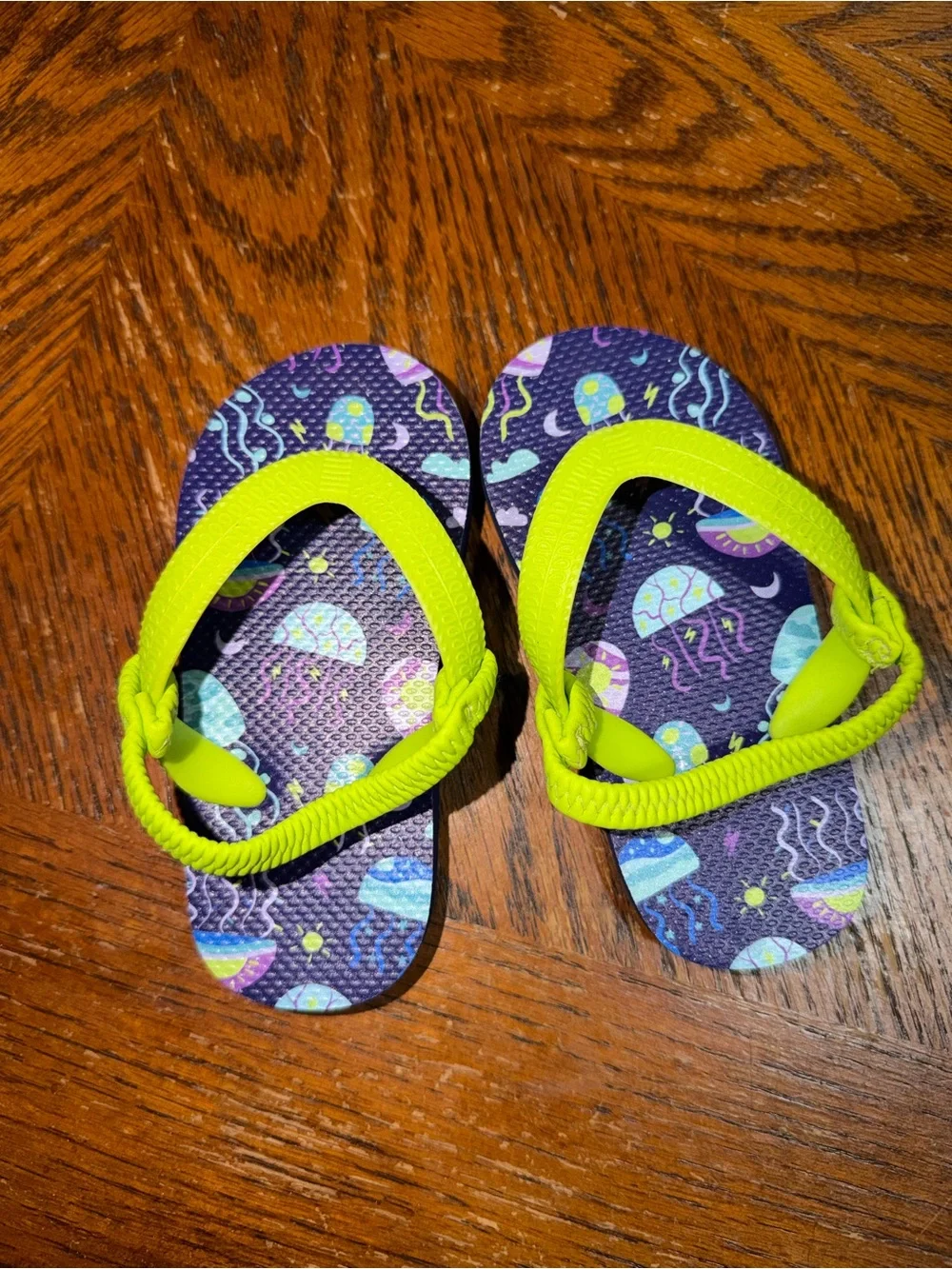 Kids Neon Yellow Strap Flip Flops with Jellyfish Print toddler size 5-6